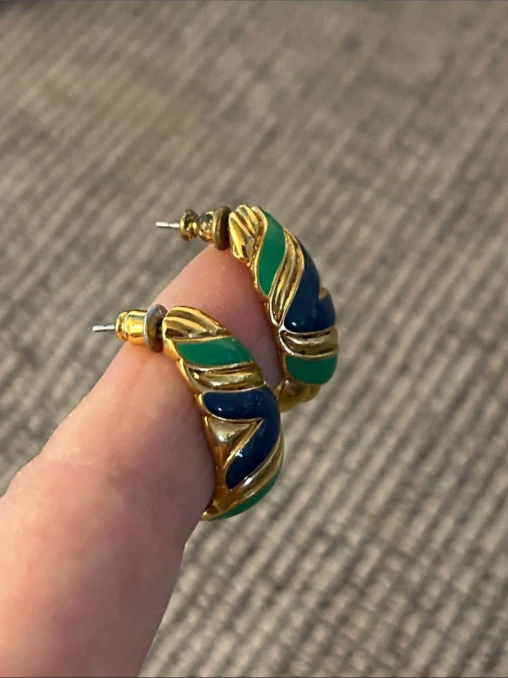 Avon Gold-Tone Green & Navy Enamel Post Back earrings